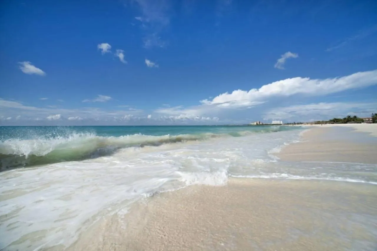 Breath Taking Beach Front Views Condo Eagle Beach Palm Beach